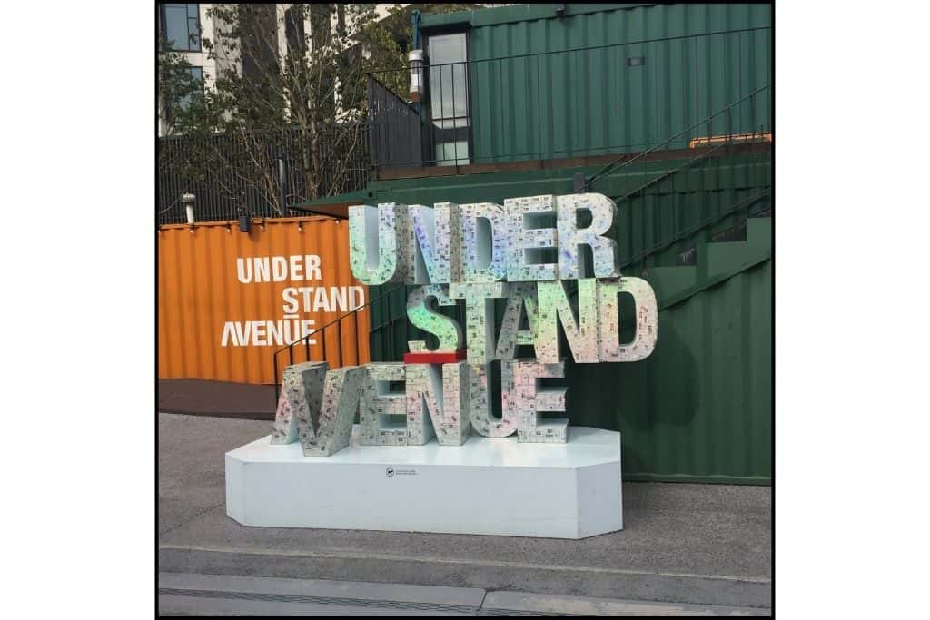 Understand Ave sign in Seoul .