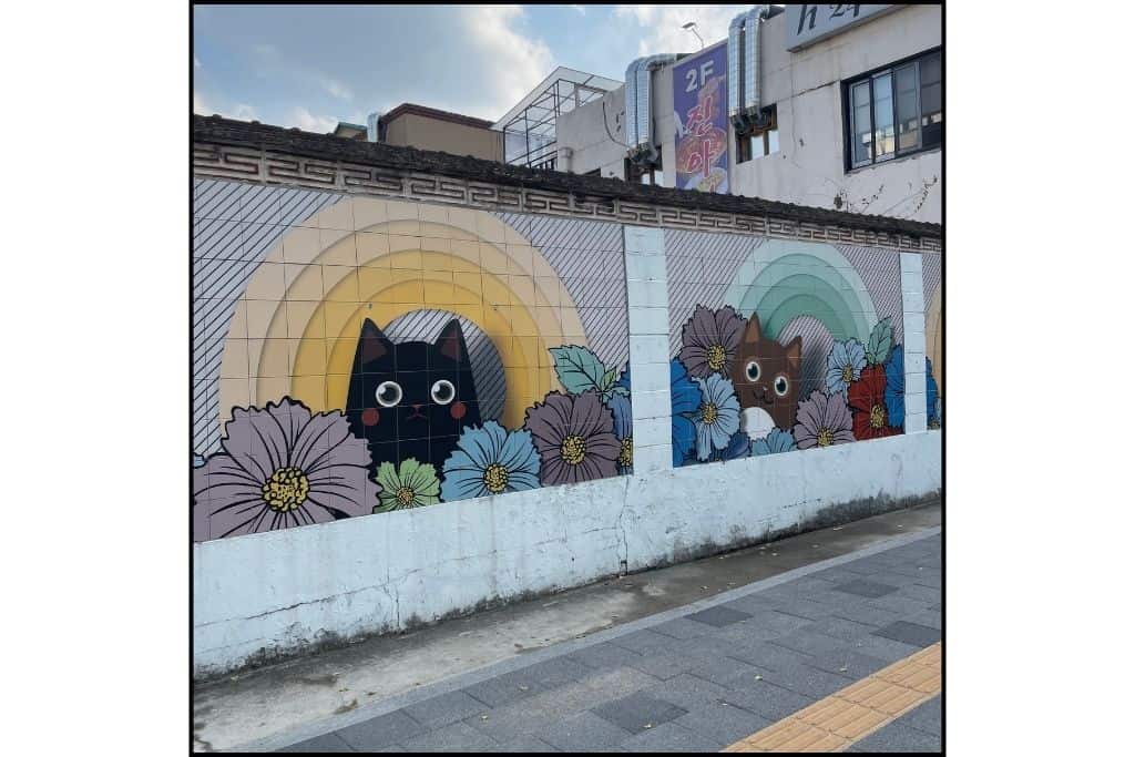 A kitty cat mural in Seoul