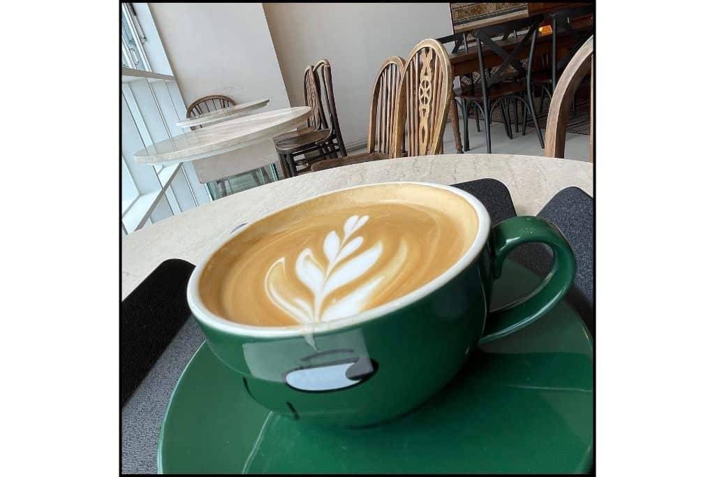 a latté with coffee art in a cafe in South Korea