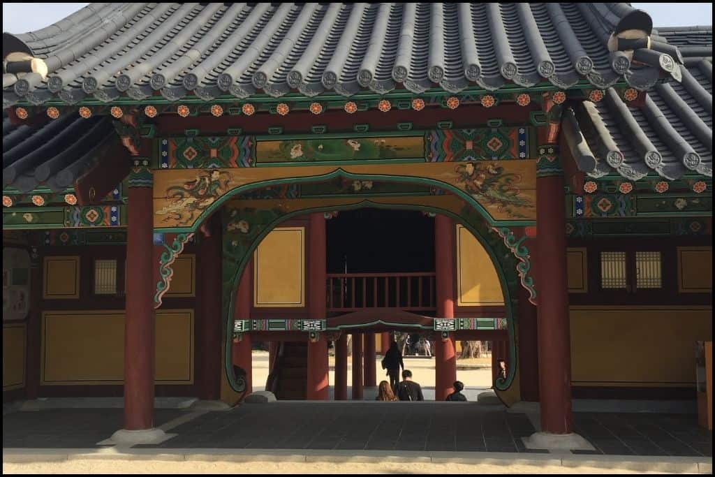 The garte of a palace in South Korea