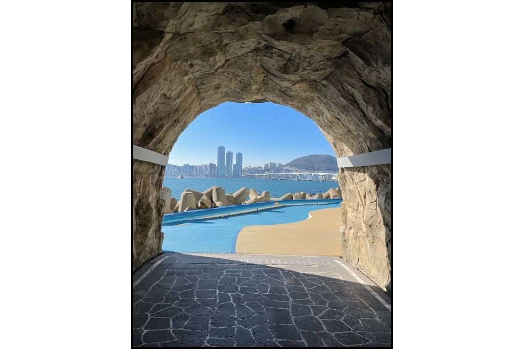 The icnoic selfie spot at Huinnyeoul Coastal Tunnel in Busan.