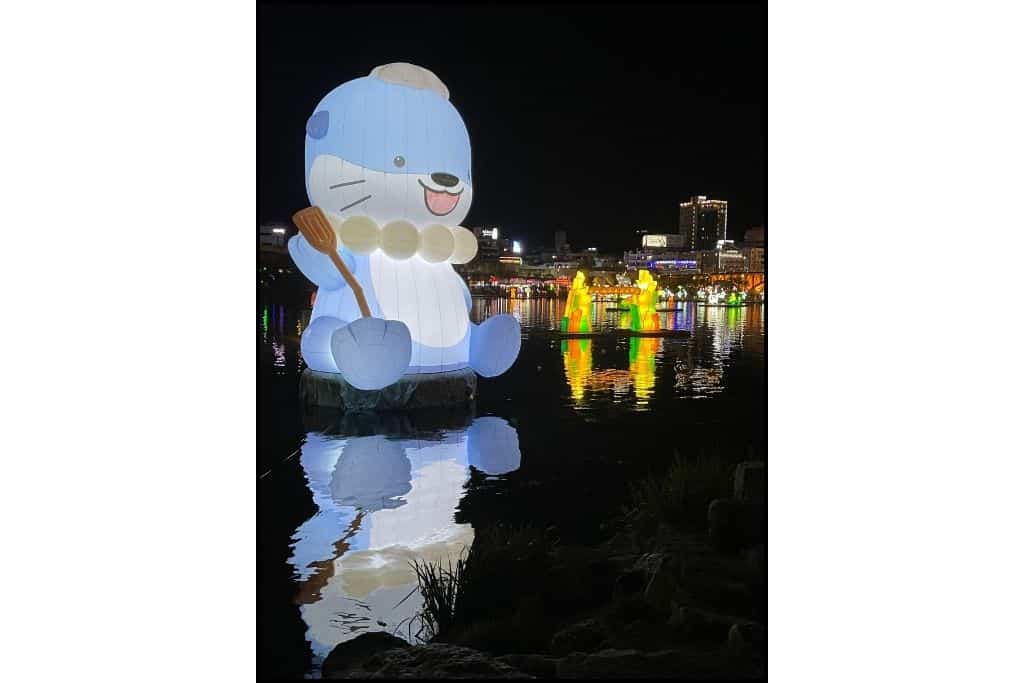 Nighttime view of Hamo the sea otter mascot for Jinju at the lantern festival