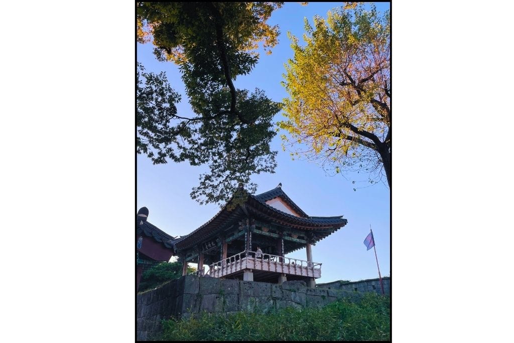 A watchtower along the wall at the Jinjuseoung fortress in Jinju