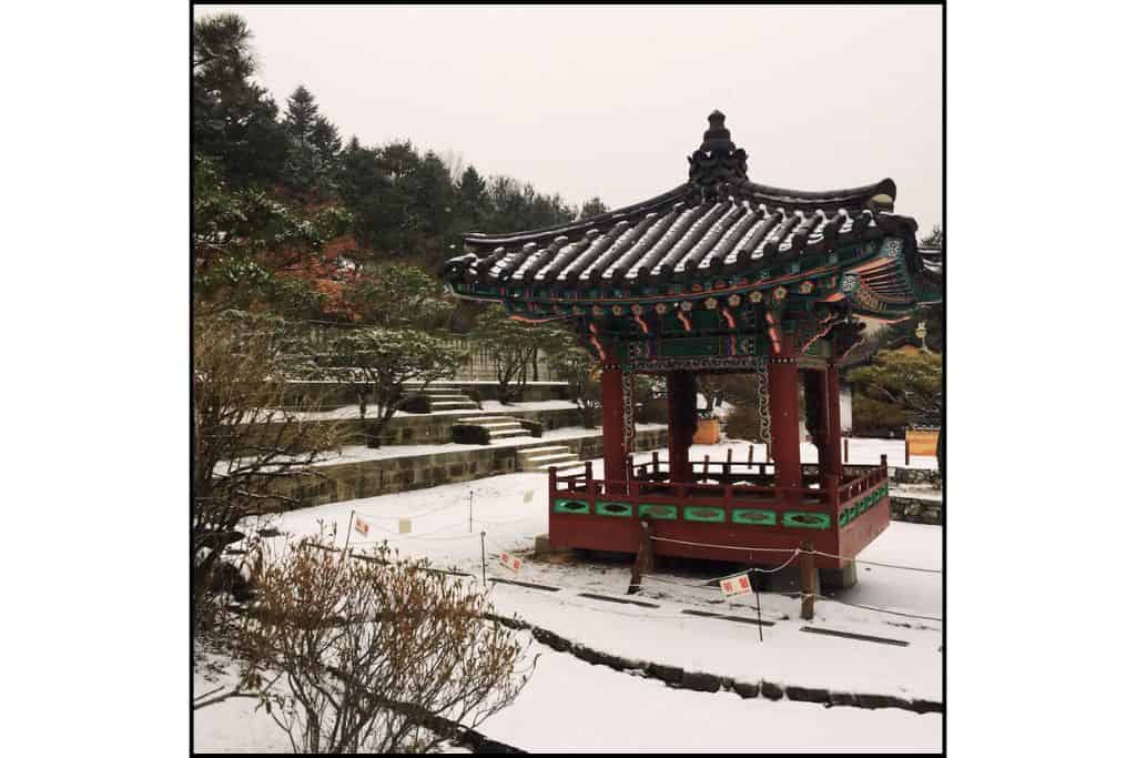 Winter view of a jeongja in South Korea, blanketed by snow.