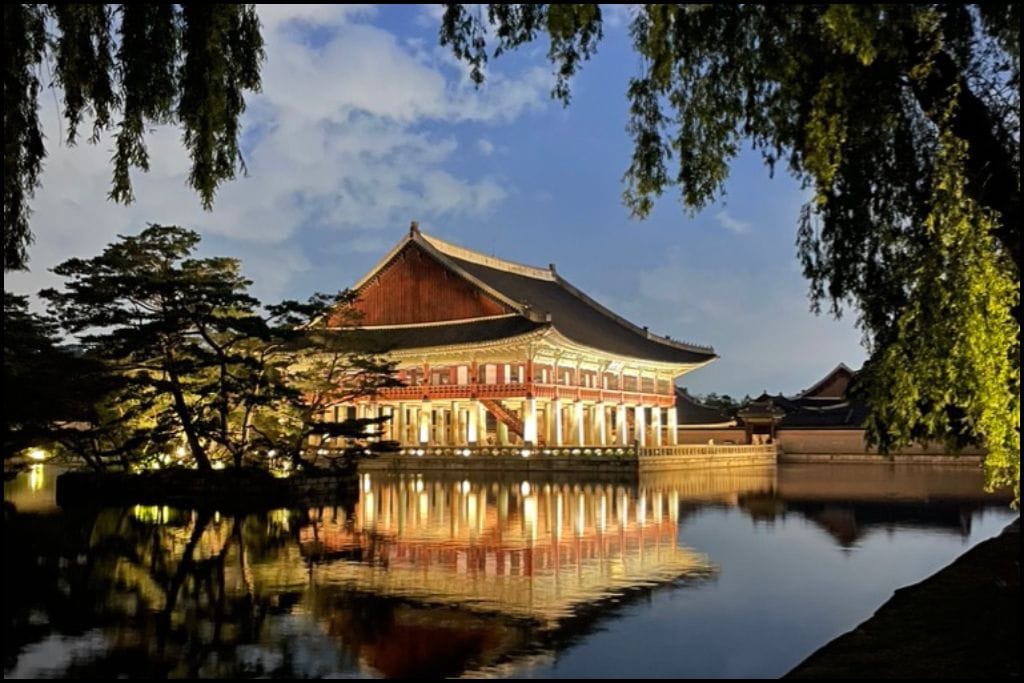 The pavilliona at Gyeongbokgung lit up at night